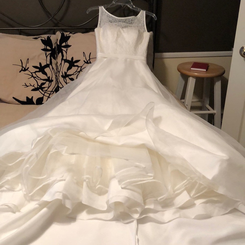 Size 4 Wedding Dress Ivory. New and beautiful.